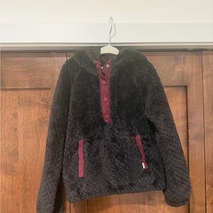 Girls 5/6 Cozy Black and Burgundy Fleece Sweatshirt